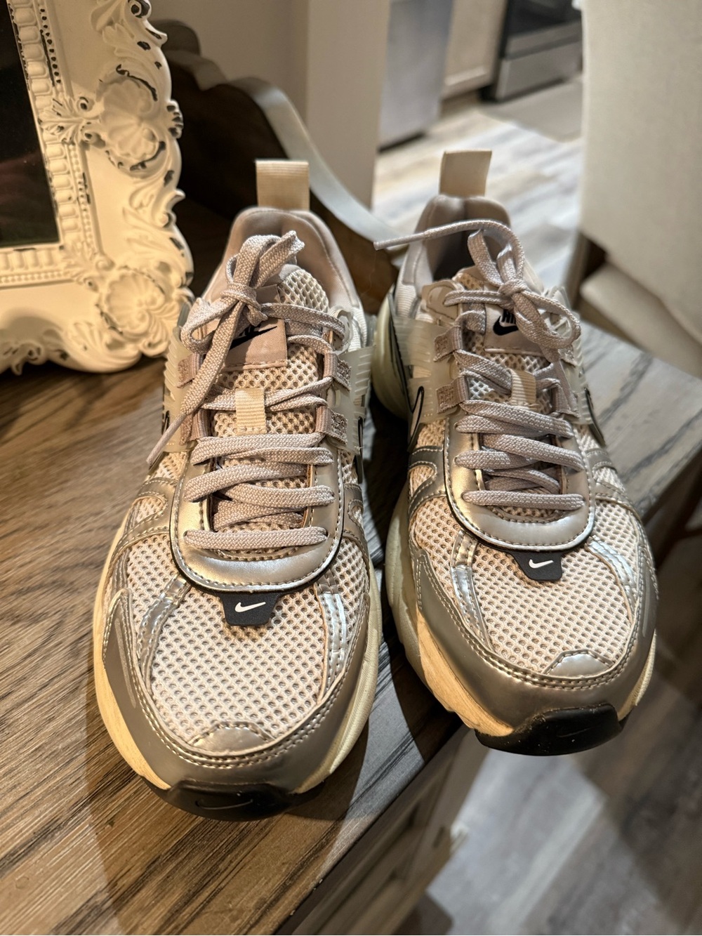 Nike women’s V2K run shoes - Picture 3 of 4